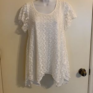 Women’s lace top. So pretty!